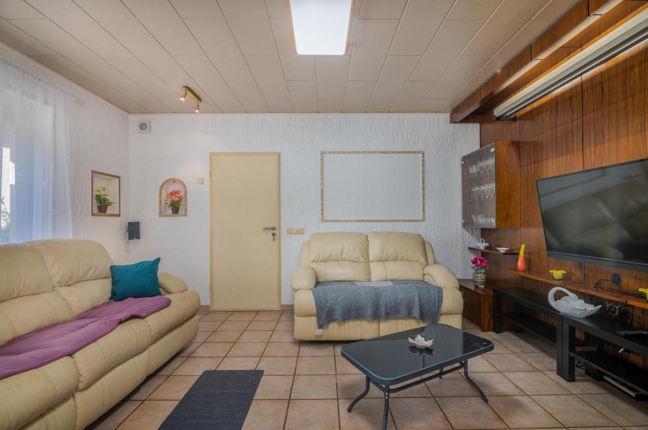 Holiday Home Nika Linardici Exterior photo