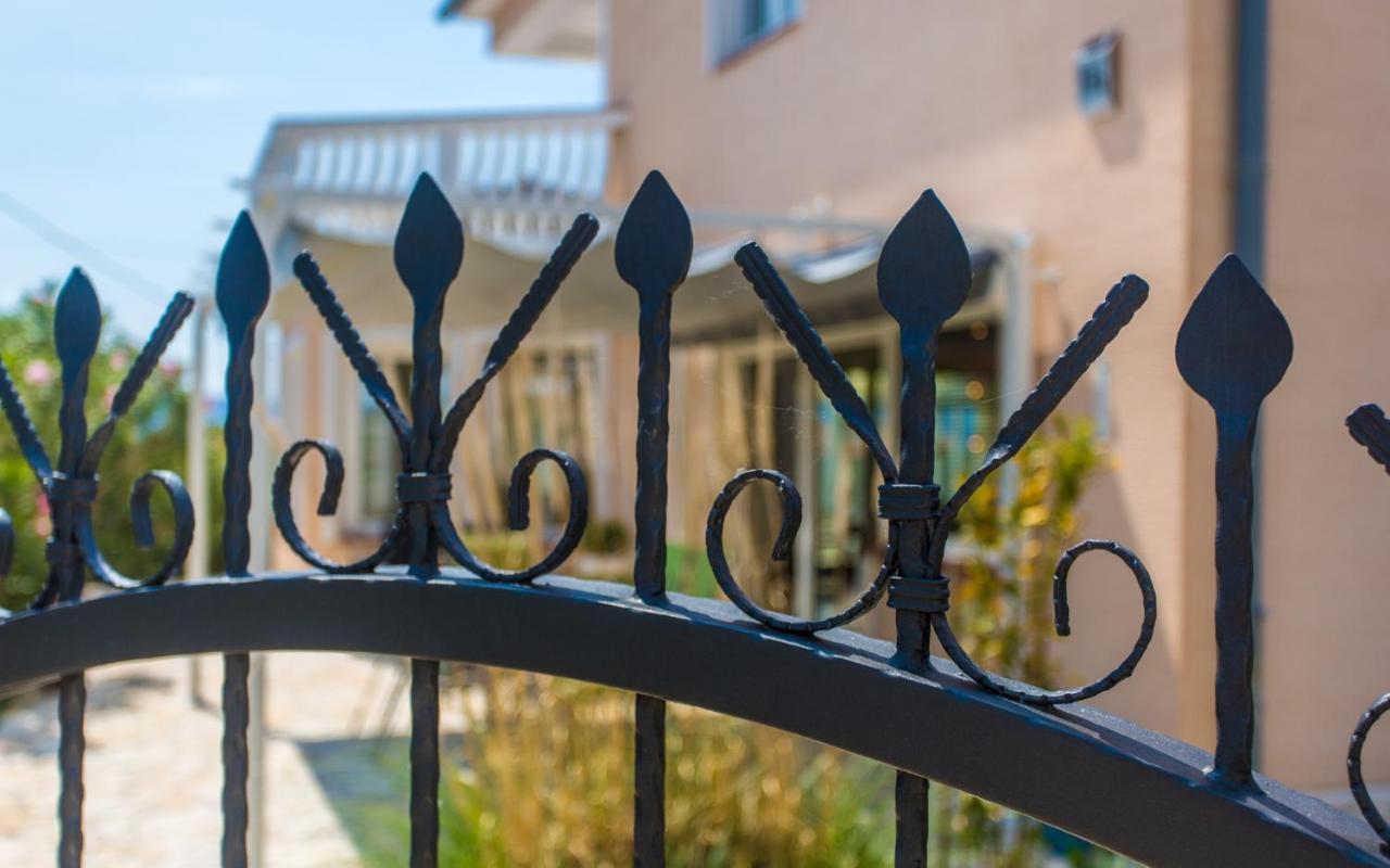 Holiday Home Nika Linardici Exterior photo