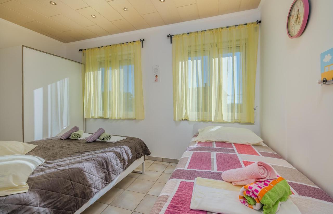 Holiday Home Nika Linardici Exterior photo