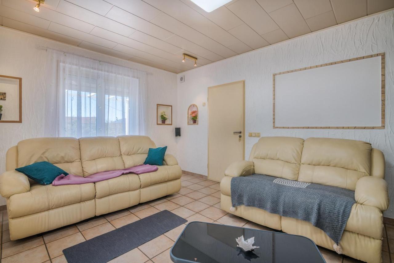 Holiday Home Nika Linardici Exterior photo